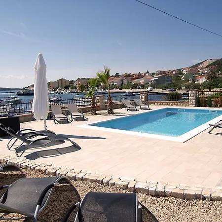 Three-bedroom In Barbat I *