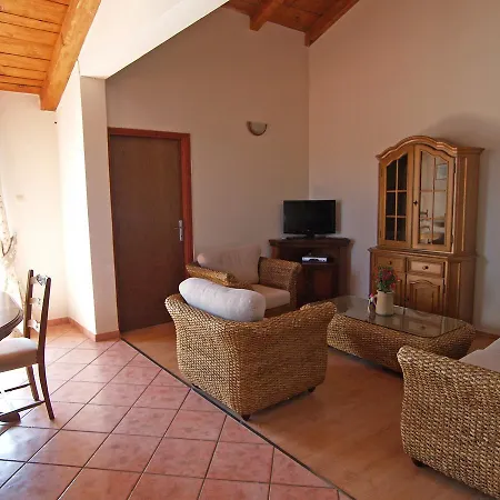 Three-bedroom In Barbat I Apartman
