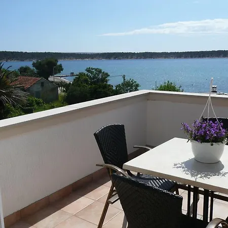Three-bedroom In Barbat I Apartman